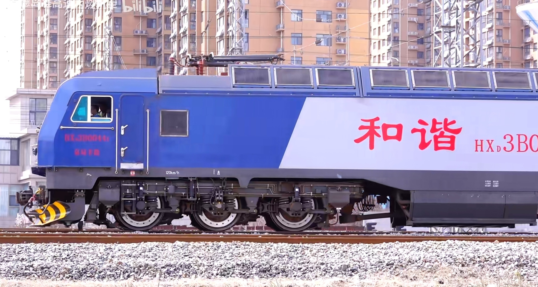 和谐3b型电力机车