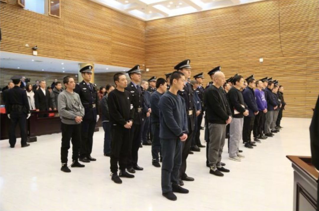  p data-id="sygeakydhmav">自1993年起,被告人石峰逐步吸纳被告人