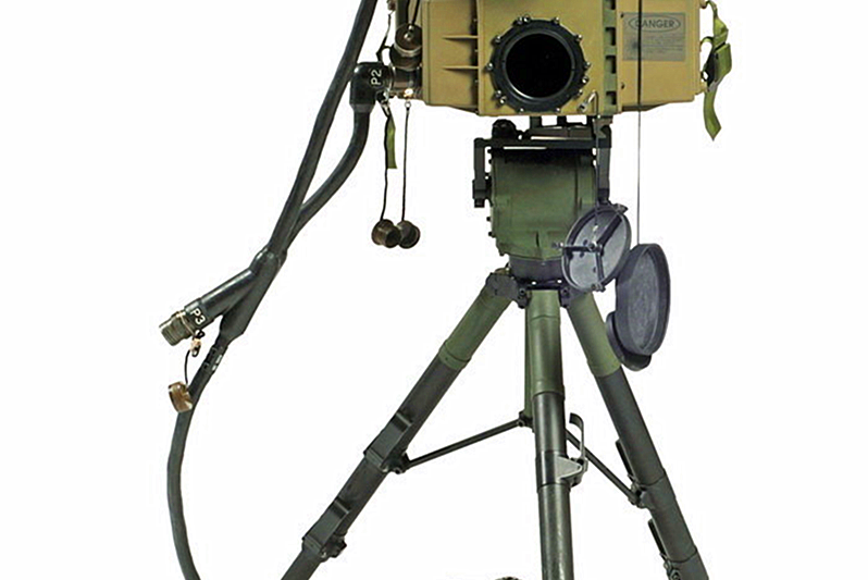  p>军用观察仪器,用于侦察战场,搜索目标和观察射击效果的光学仪器.