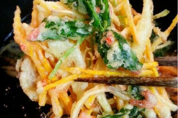 实际就是炒方便面,但这方便面不是普通哒,它就是大名鼎鼎的出前一丁