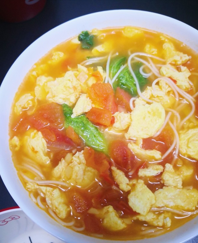  p>西红柿鸡蛋生姜面是一道菜品,主要食材是西红柿,鸡蛋,手工面条