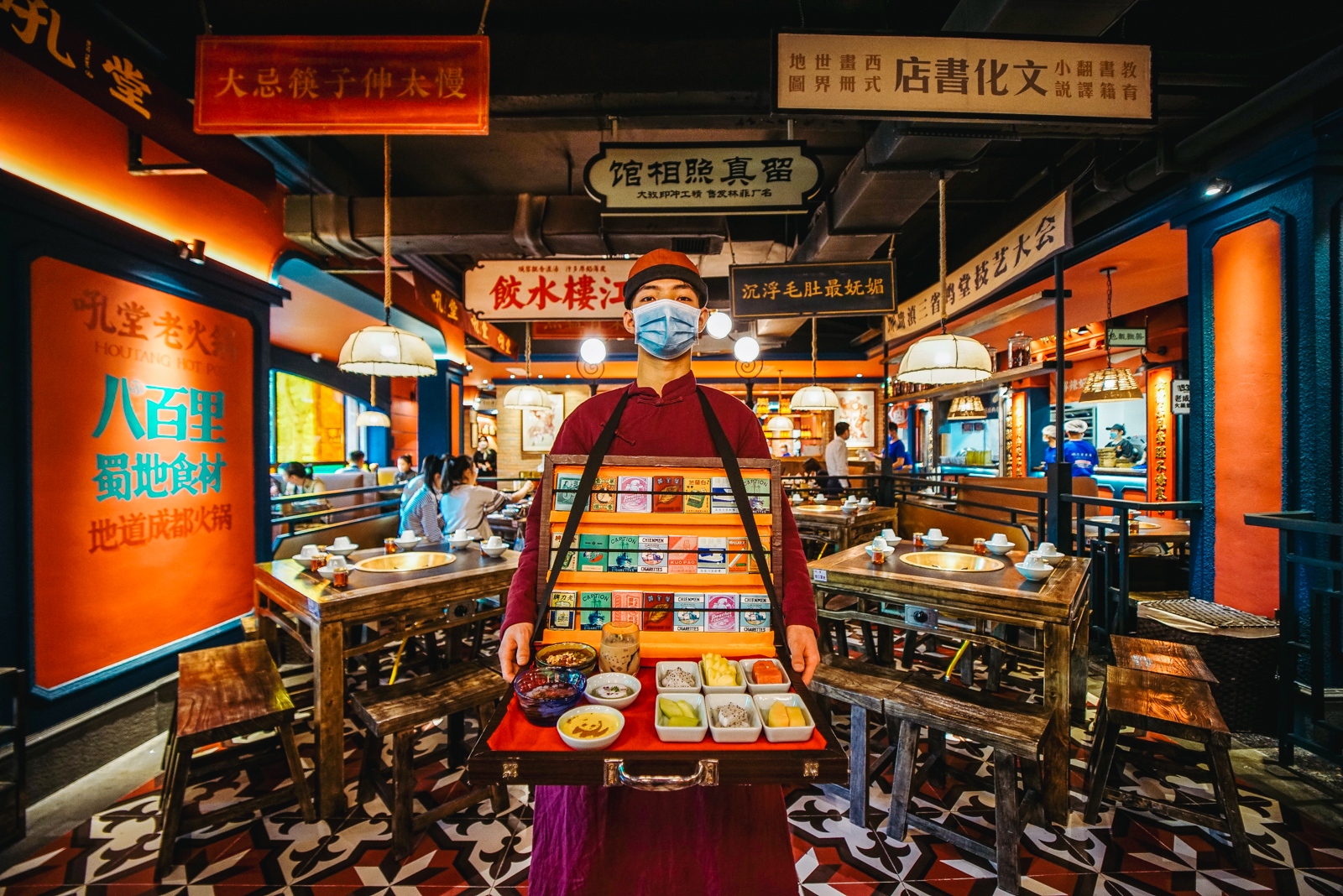 吼堂老火锅是成都世纪甲子餐饮管理公司旗下品牌,总店位于成都市锦江