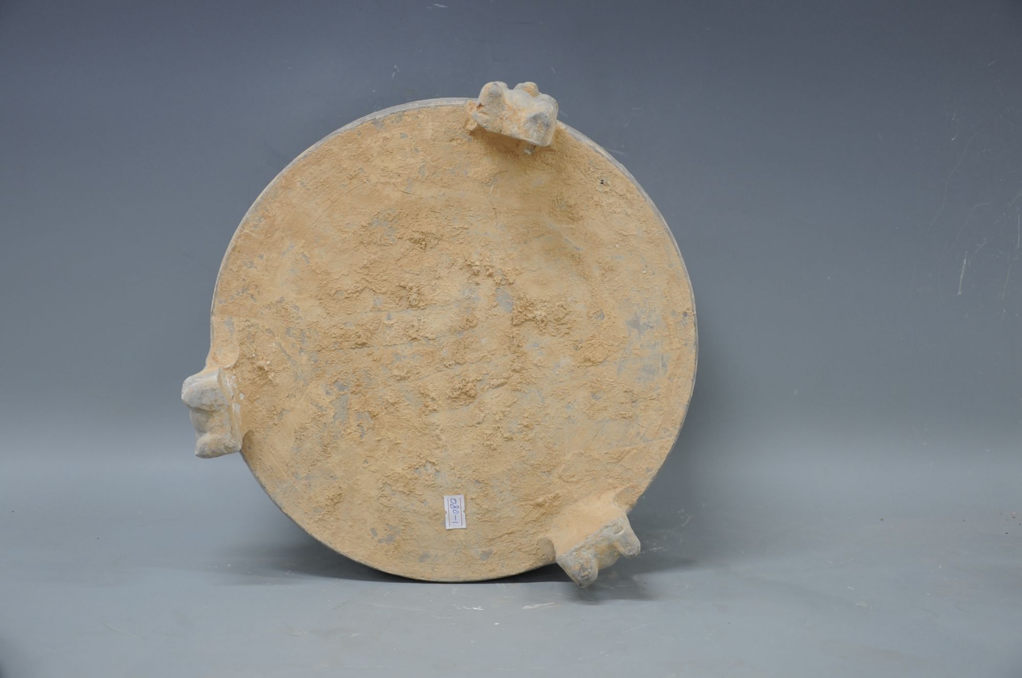 汉代灰陶弦纹三足奁