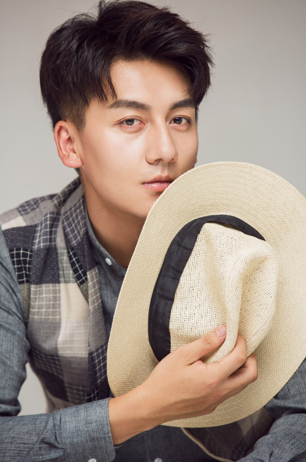  p>康磊,1988年1月9日出生于青海省西宁市,中国内地男演员,毕业于湖南