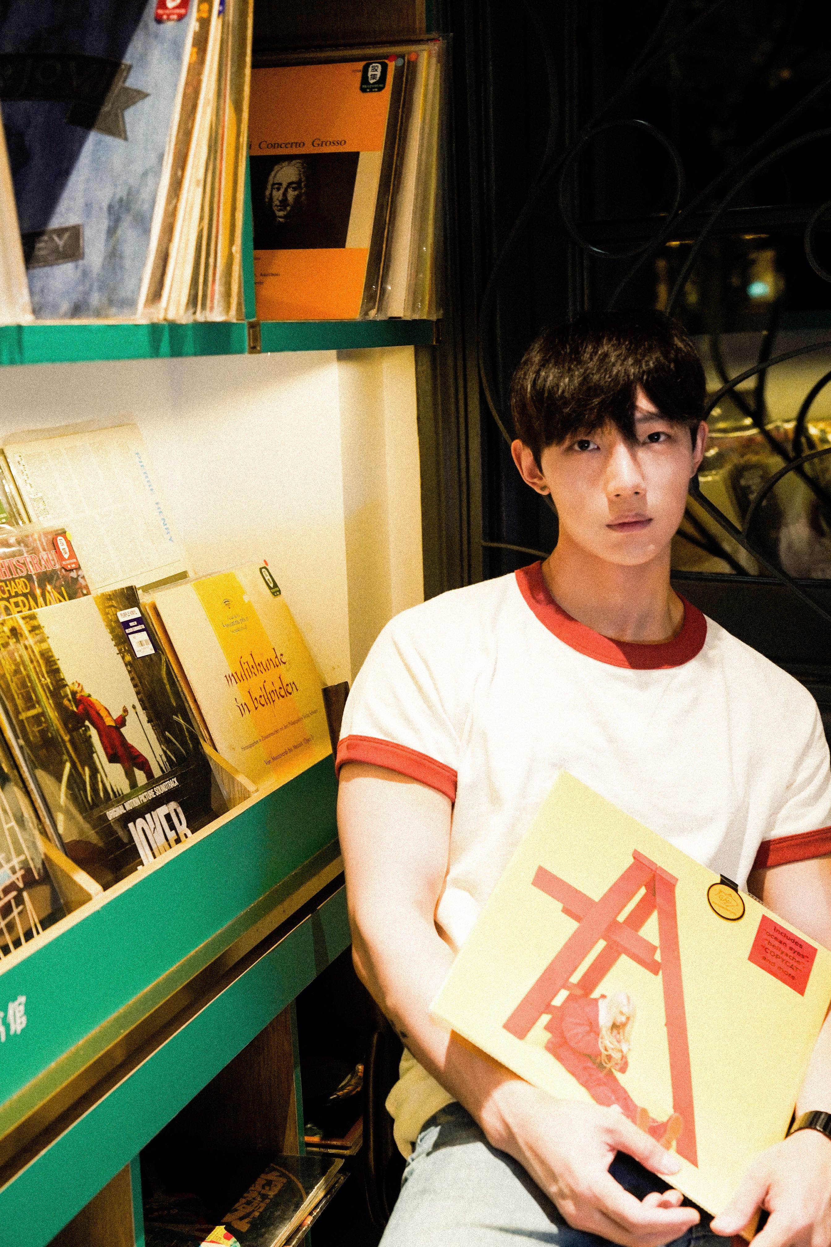  p>胡梦周(corsak),1989年1月11日出生于上海市,中国内地电子乐男歌手