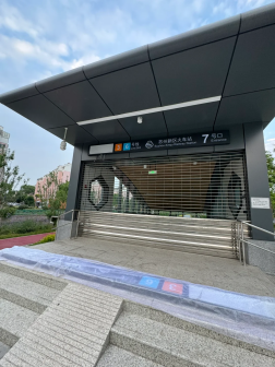 <p>7出入口