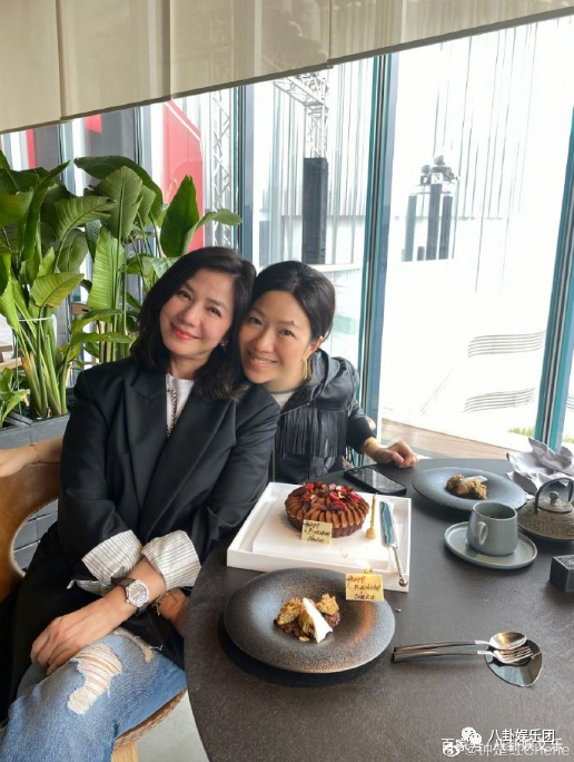 冻龄钟楚红61岁生日仙气不减不爱P图靓相直出开心Share_百科TA说