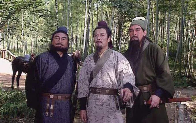 桃园结义时，刘备不是年纪最大的为什么能成为大哥？_百科TA说