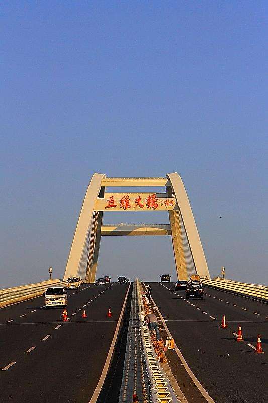 五缘大桥(wuyuan bridge),原称"钟宅湾大桥",是中国福建省厦门市境内
