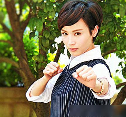 《 a target="_blank" href="/item/旋风少女/2314459" data-l