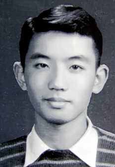 <p>1952年高中毕业时的厉声教