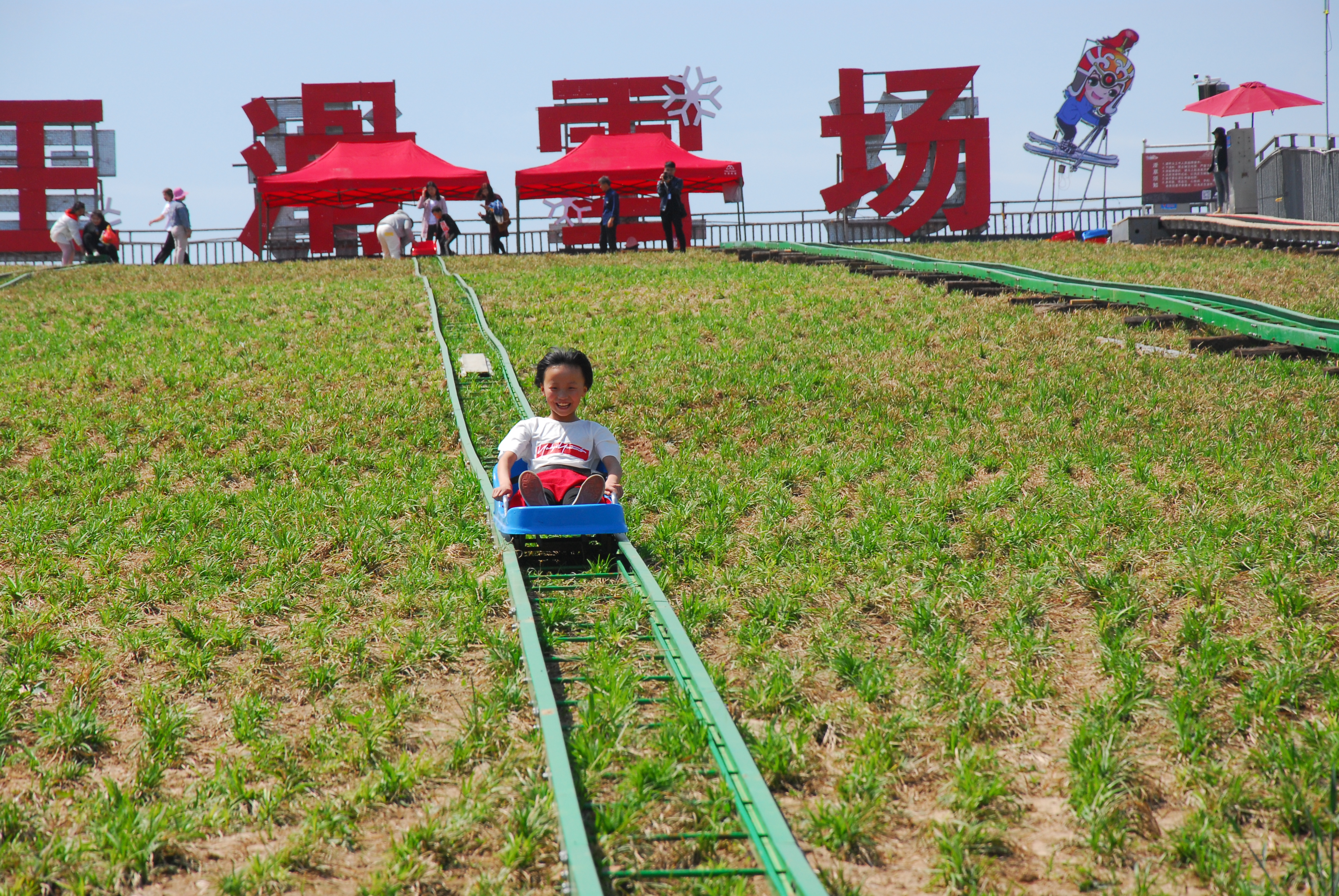  p data-id="gnbil4euv2">赵王欢乐城位于邯郸市广平县东湖公园南侧.