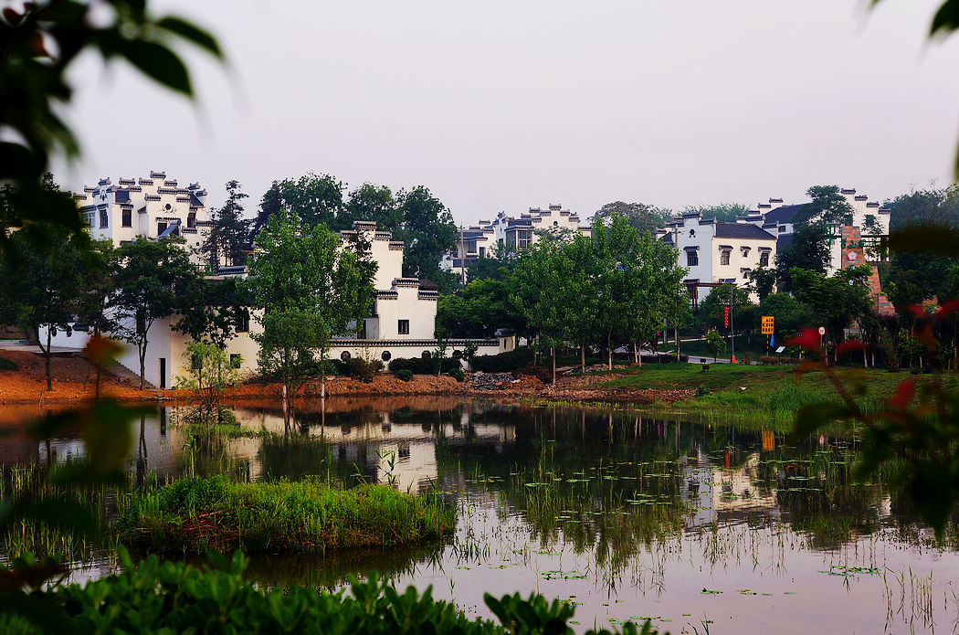  p data-id="sxm5q4aprv1e">世凹桃园,又称世凹桃源,地处南京市江宁区