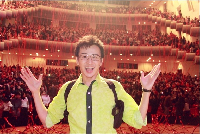  p>狄志杰,台湾屏风表演班成员,拥有丰富的舞台剧表演经验,长相清秀