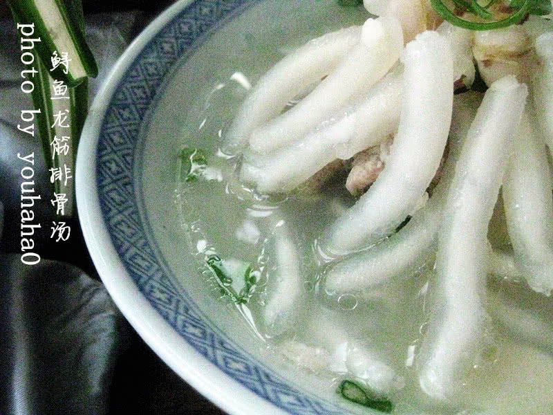  p>龙筋在清朝时便是贡品,专供当时的皇帝享用,龙筋造型美观,鲜香爽口