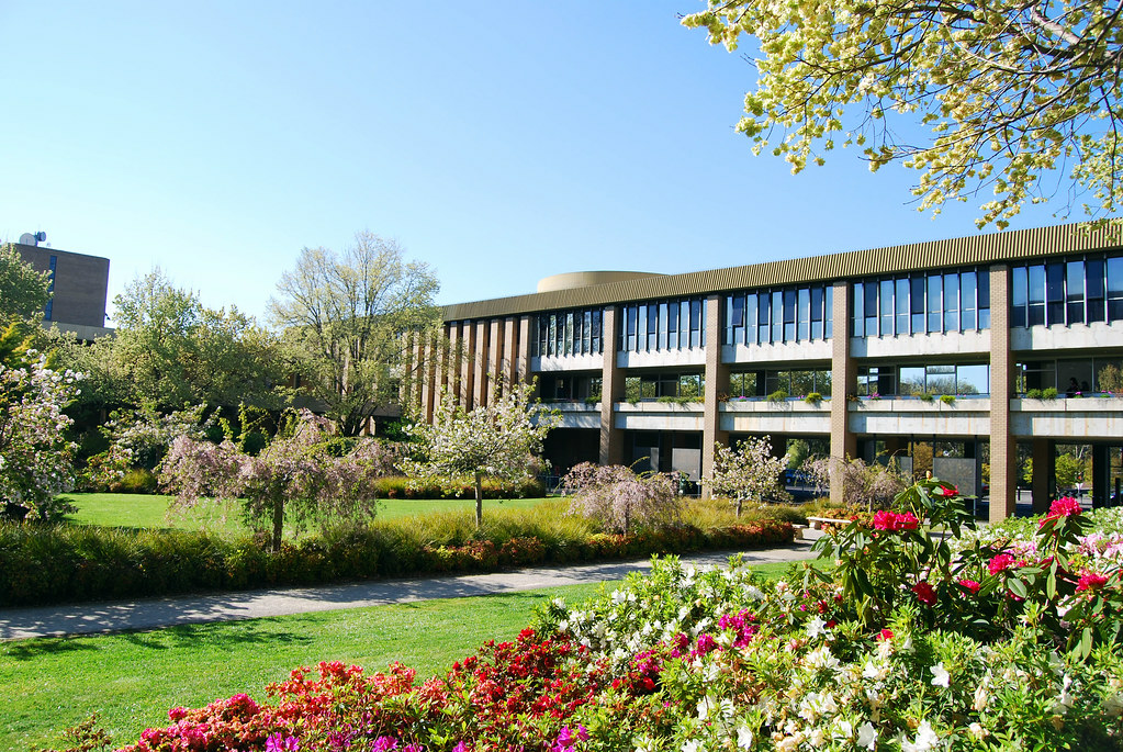  p>乐卓博大学(la trobe university,又译:拉筹伯大学)建校于1967   .