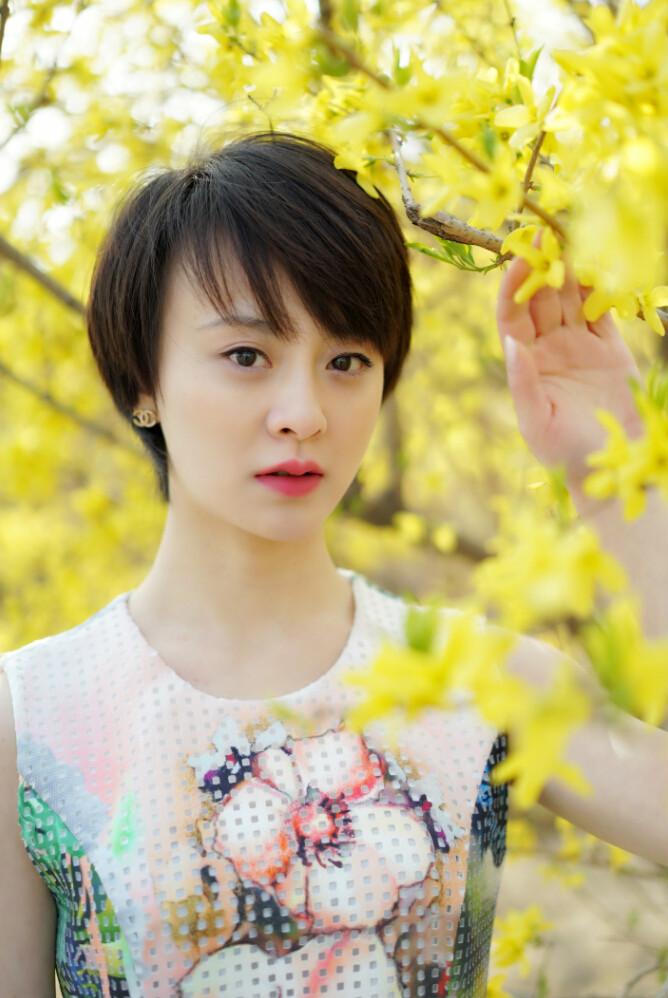  p data-id="go0drtwy74">陈垚(陈佩珊),中国内地女演员,毕业于 a