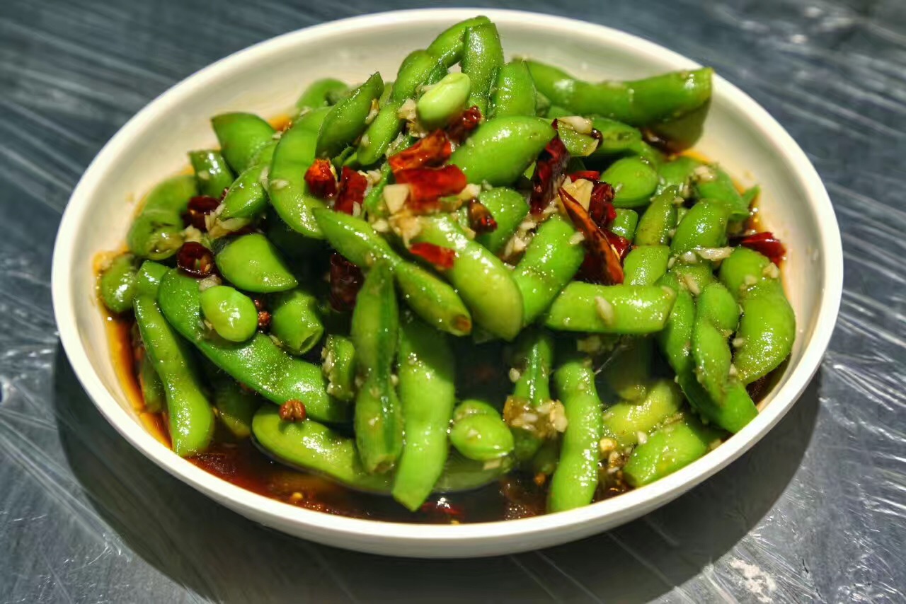  p data-id="gn6zehc60l">麻辣凉拌毛豆是一道菜品,主料为 a target="