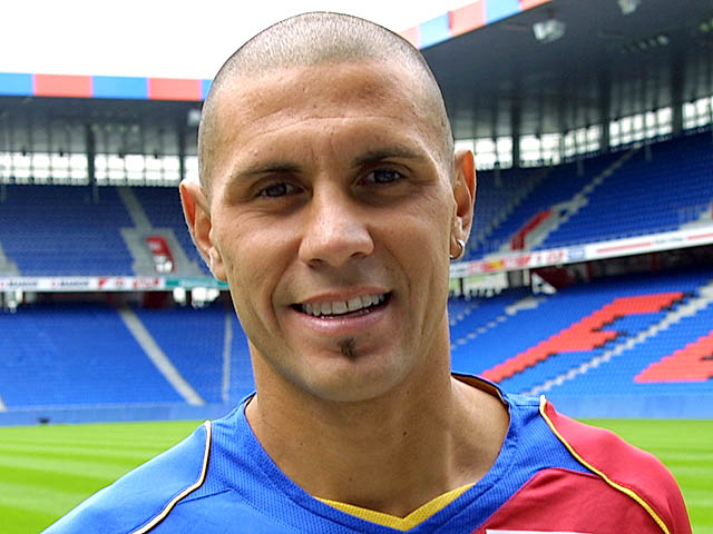  p>克里斯蒂安·吉梅内斯(christian gimenez),男,1974年11月13日出生