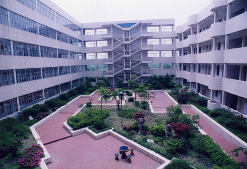  p>济宁高新区高级中学(原兖州市第四中学,于2003年划归高新区管理