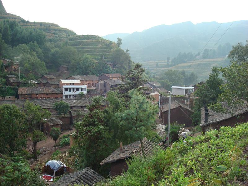  p>龙家丫口村隶属于乐丰乡明德村委会,属于山区.