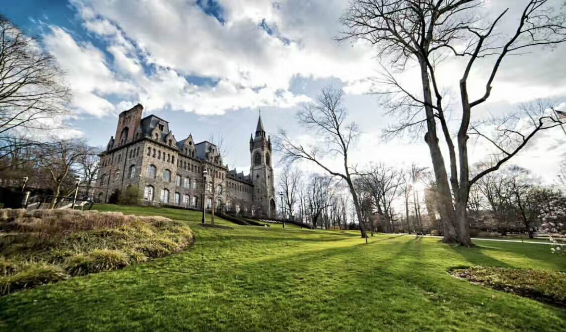 创校于1865年,是 a target="_blank" href="/item/美国/125486" data