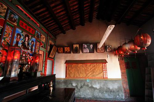  p>薛家古厝位于高雄市左营区廍北里海平路40号,是一个典型的闽南式