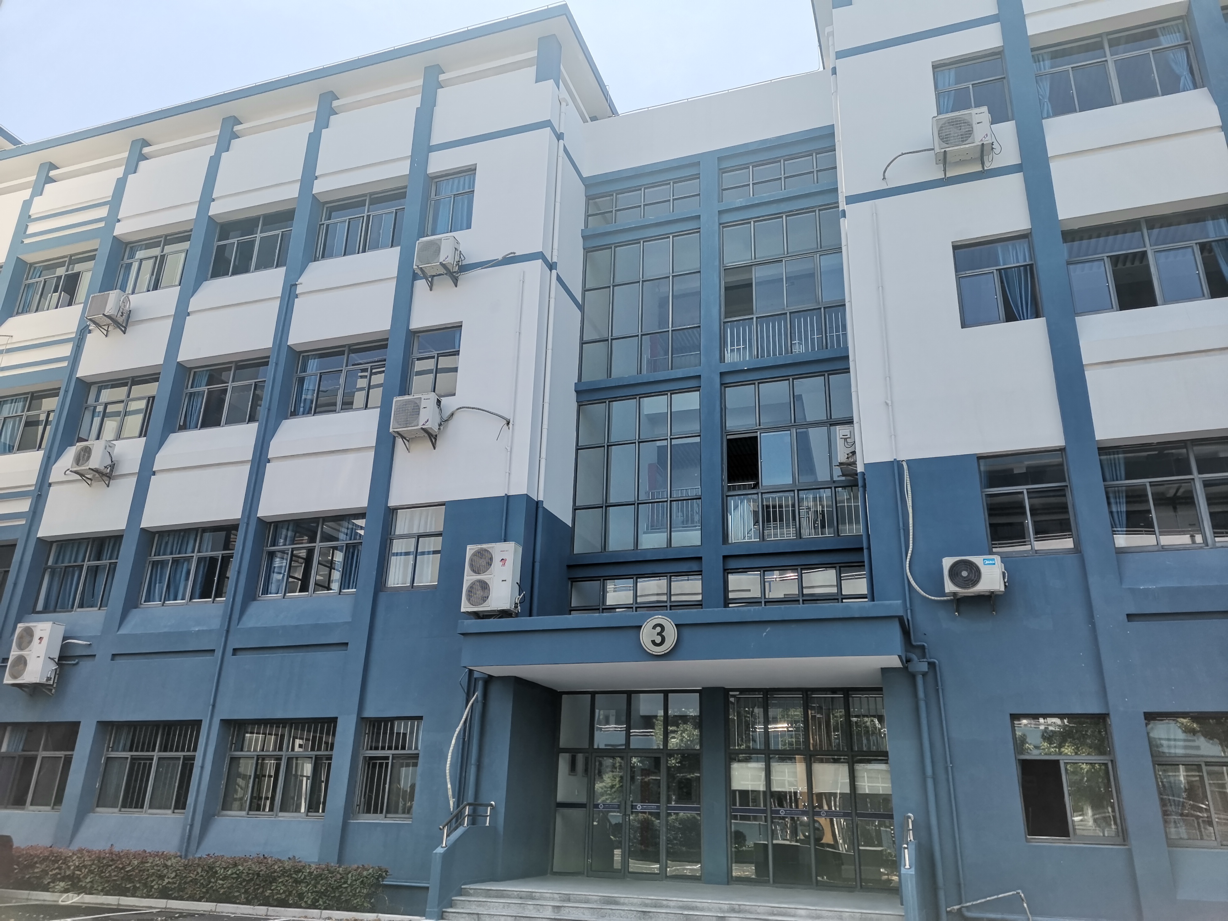 上海市三林中学东校