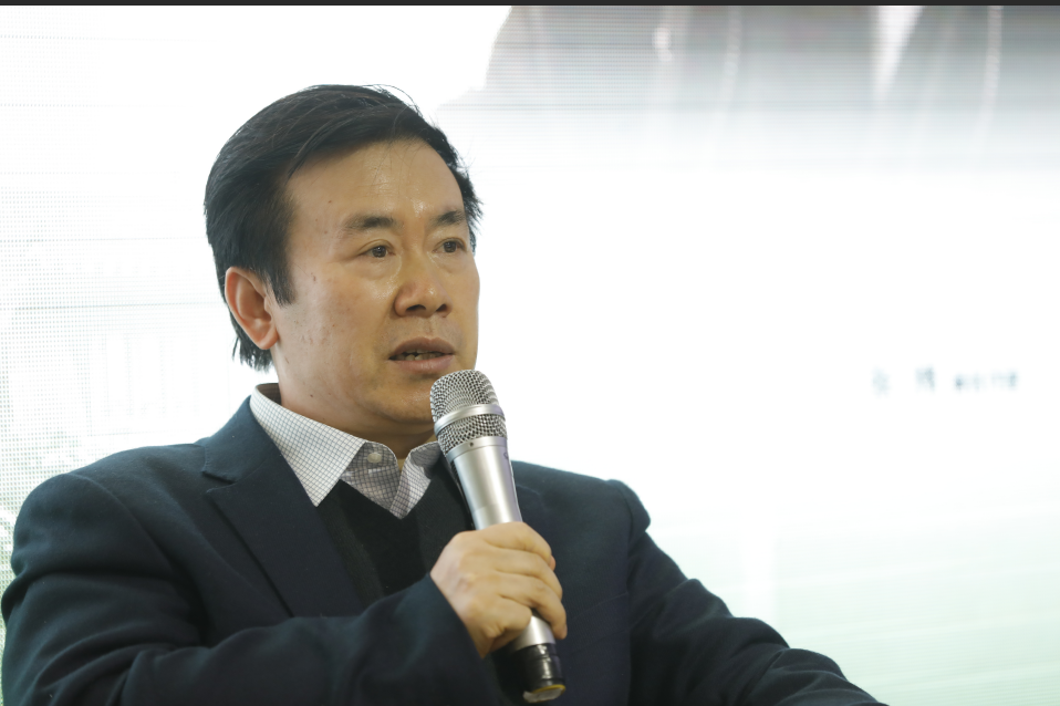 张炜《古船》出手稿版：当年稿纸少，写作“一稿成”_百科TA说