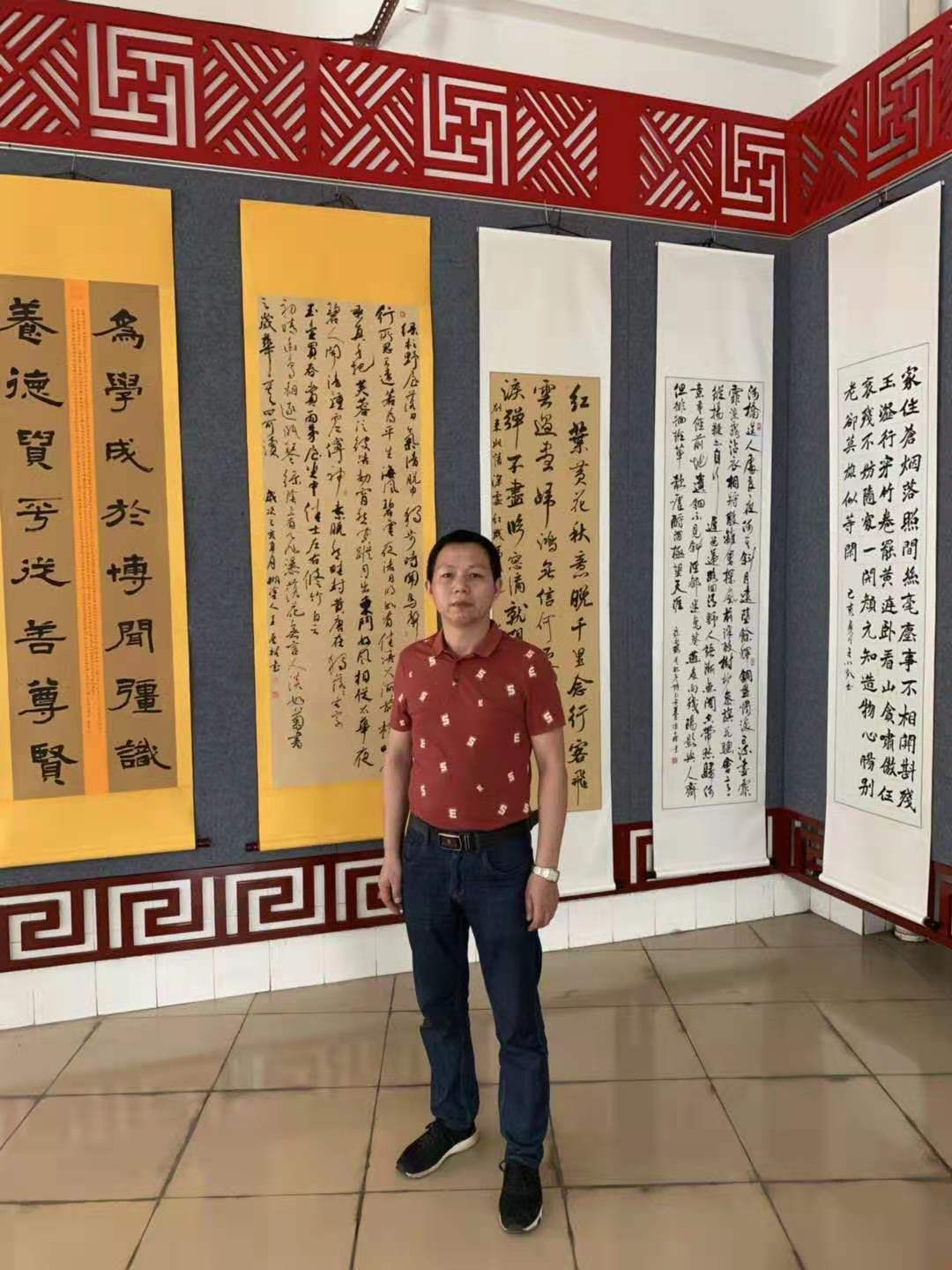  p>谢佳,男,书画家,四川南充人.