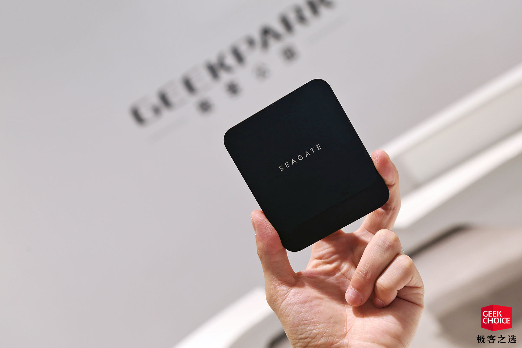 希捷酷鱼飞翼SSD 移动硬盘上手，颜值在线性能出色_百科TA说