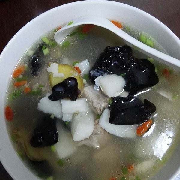  p>山药木耳汤是一道由 a href="#" data-lemmaid="414450">山药 /a>