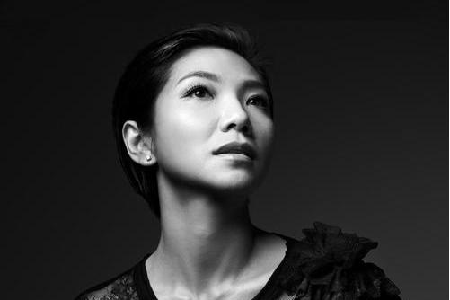  p>《情的代价》是车婉婉演唱的一首歌曲,收录于发行的《情的代价》