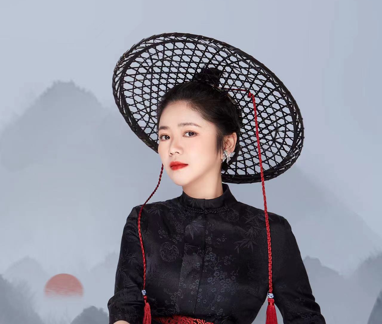  p>李洁,歌手,代表作《我很累但我无路可退》《爱过伤过又错过》《我