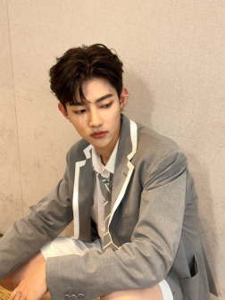 章昊（中国内地男歌手、韩国男子组合ZEROBASEONE成员）_百度百科