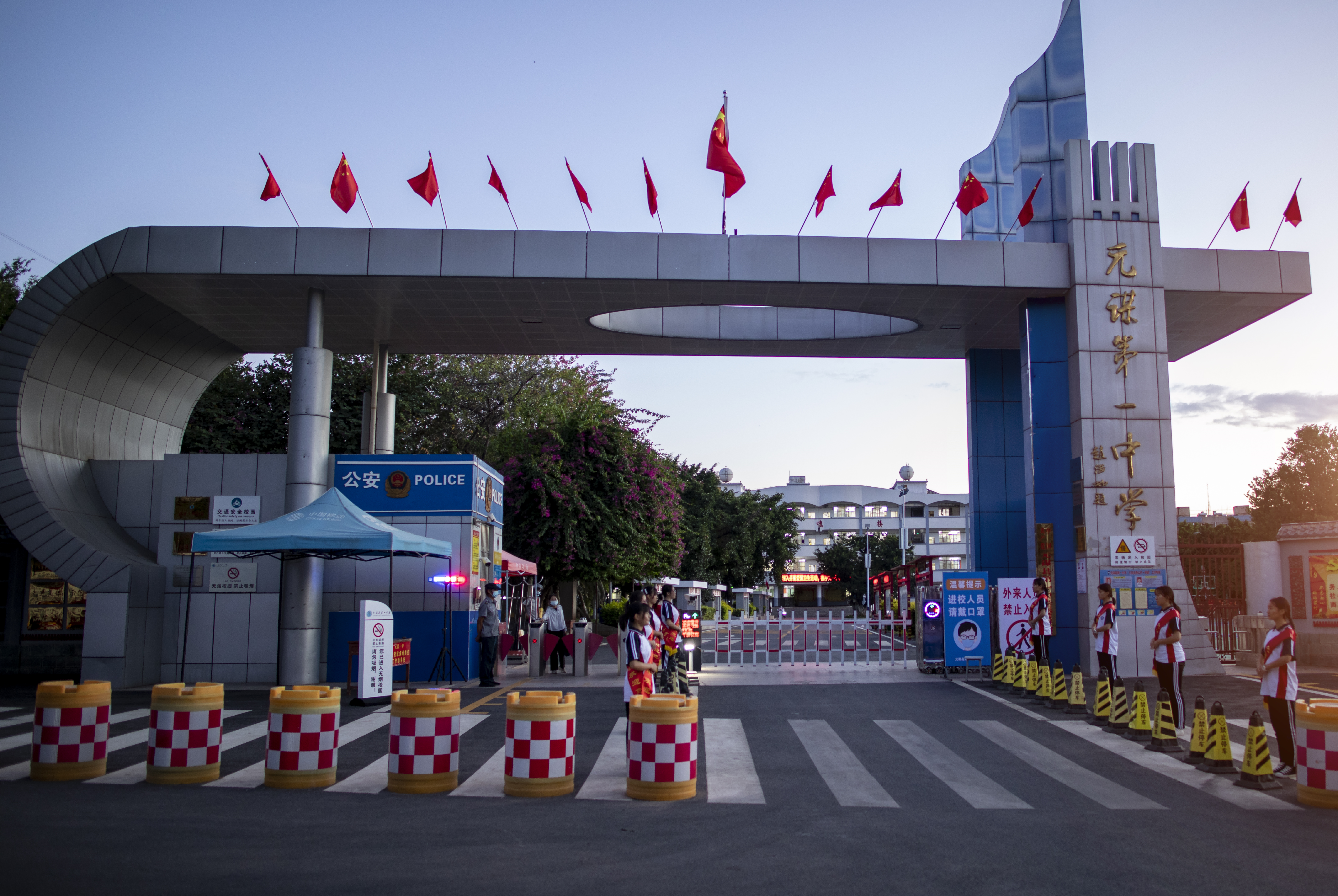 1 middle school /i>),简称"元谋一中",位于云南省 a target="_blank"