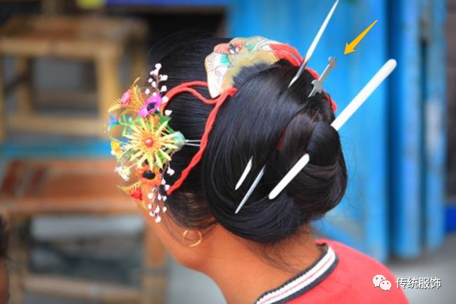 三把刀：将兵器戴在发髻上的女人们 ｜ 传统的服饰_百科TA说