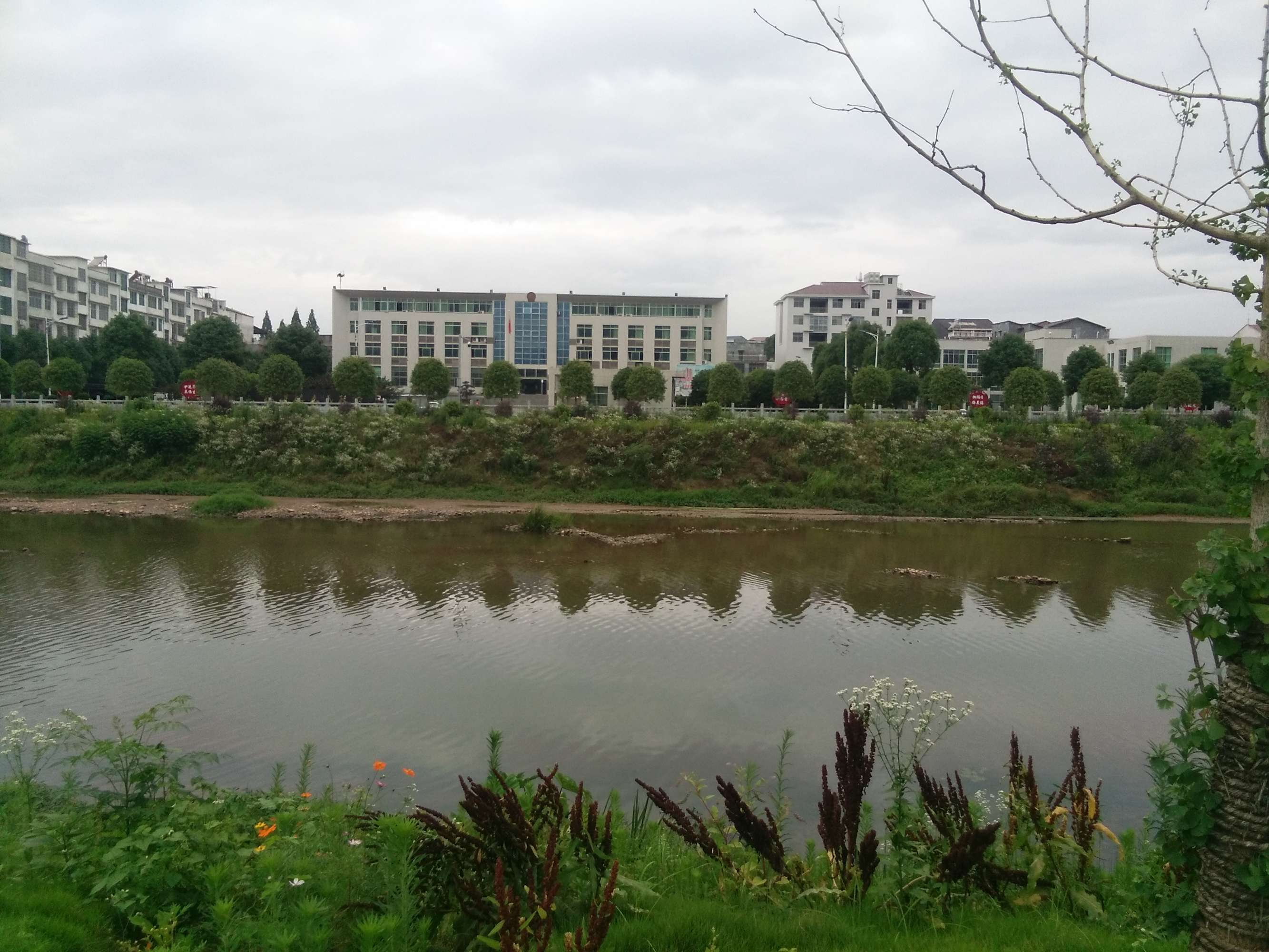  p data-id="gnzravlpke">社港镇,隶属于湖南省长沙市浏阳市,地处 a