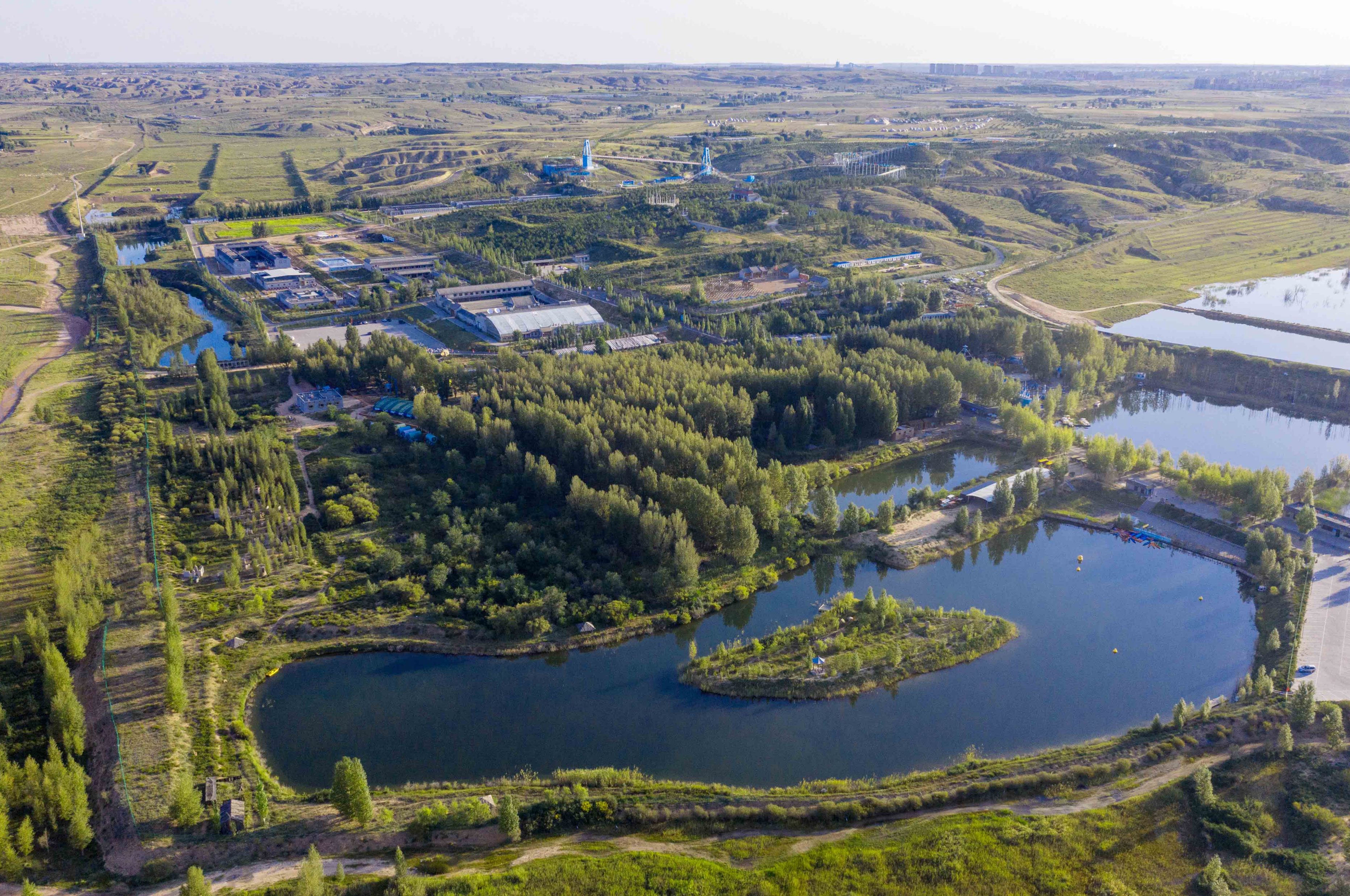 位于鄂尔多斯市中心城区东胜区近郊九城宫