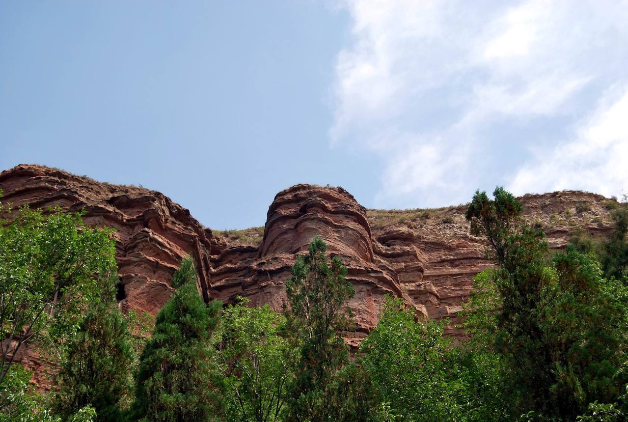  p>闪佛,也称天然大佛,露天金刚,位于 a target="_blank" href="/item