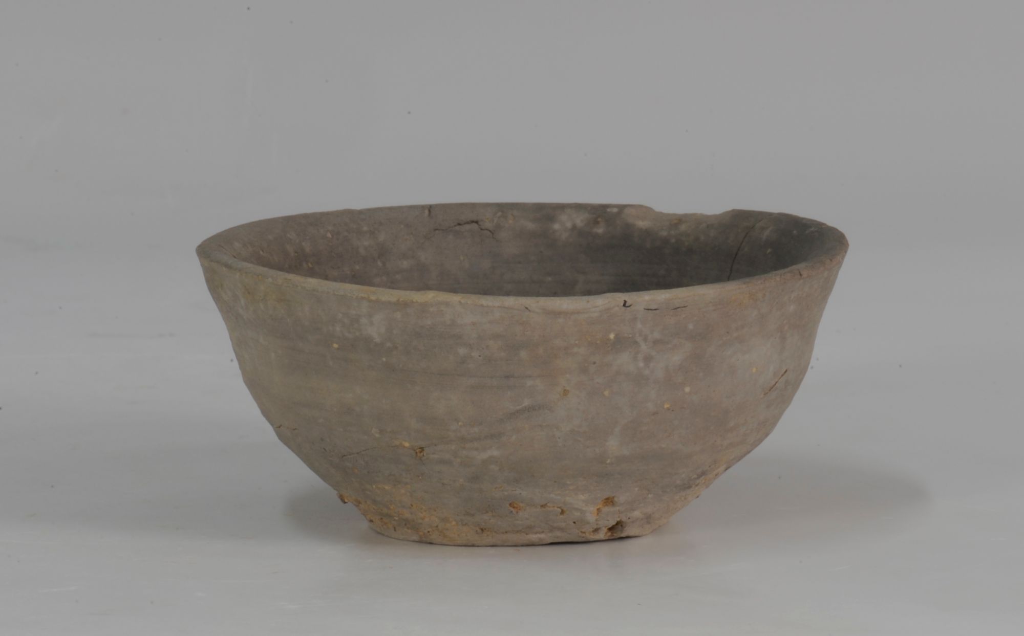 东晋灰陶素面陶碗