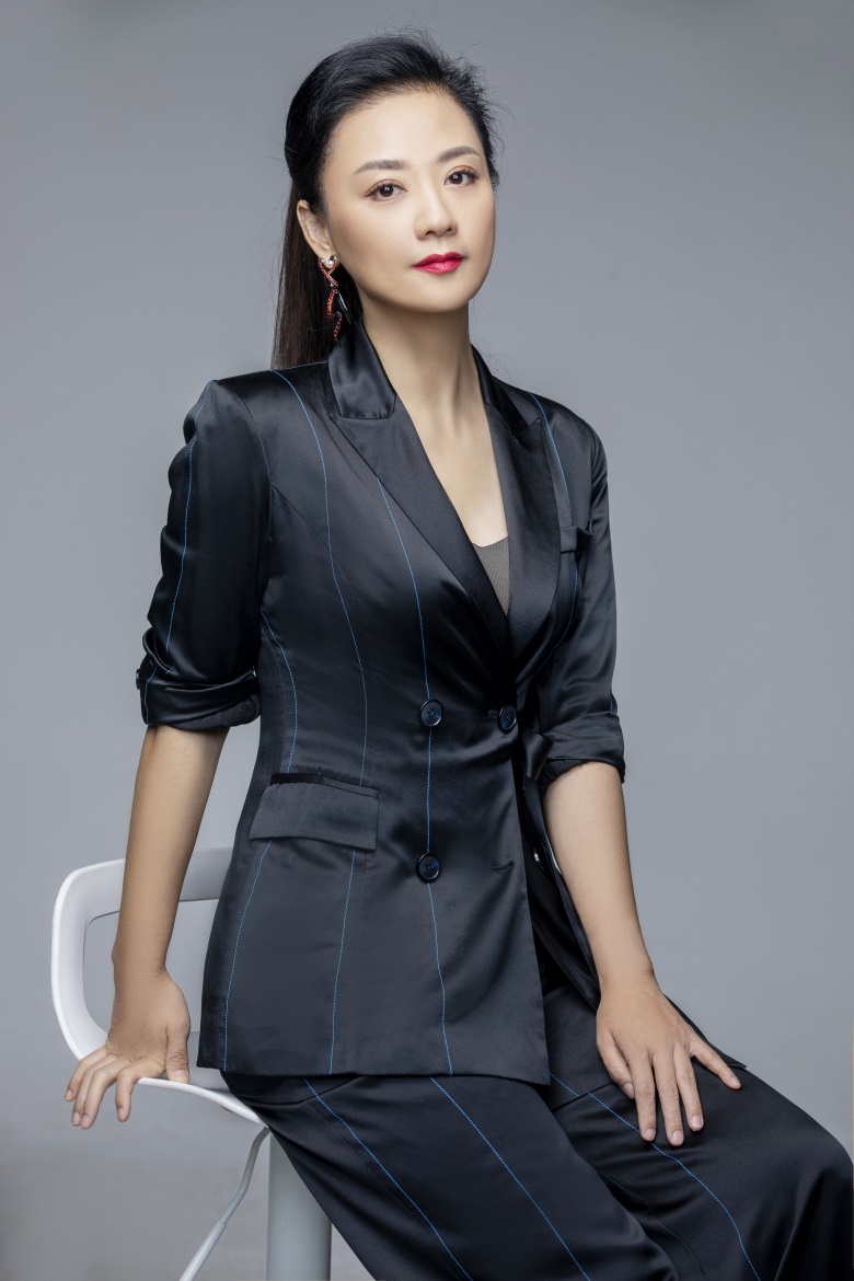 出生于河南省南阳市,中国内地女演员