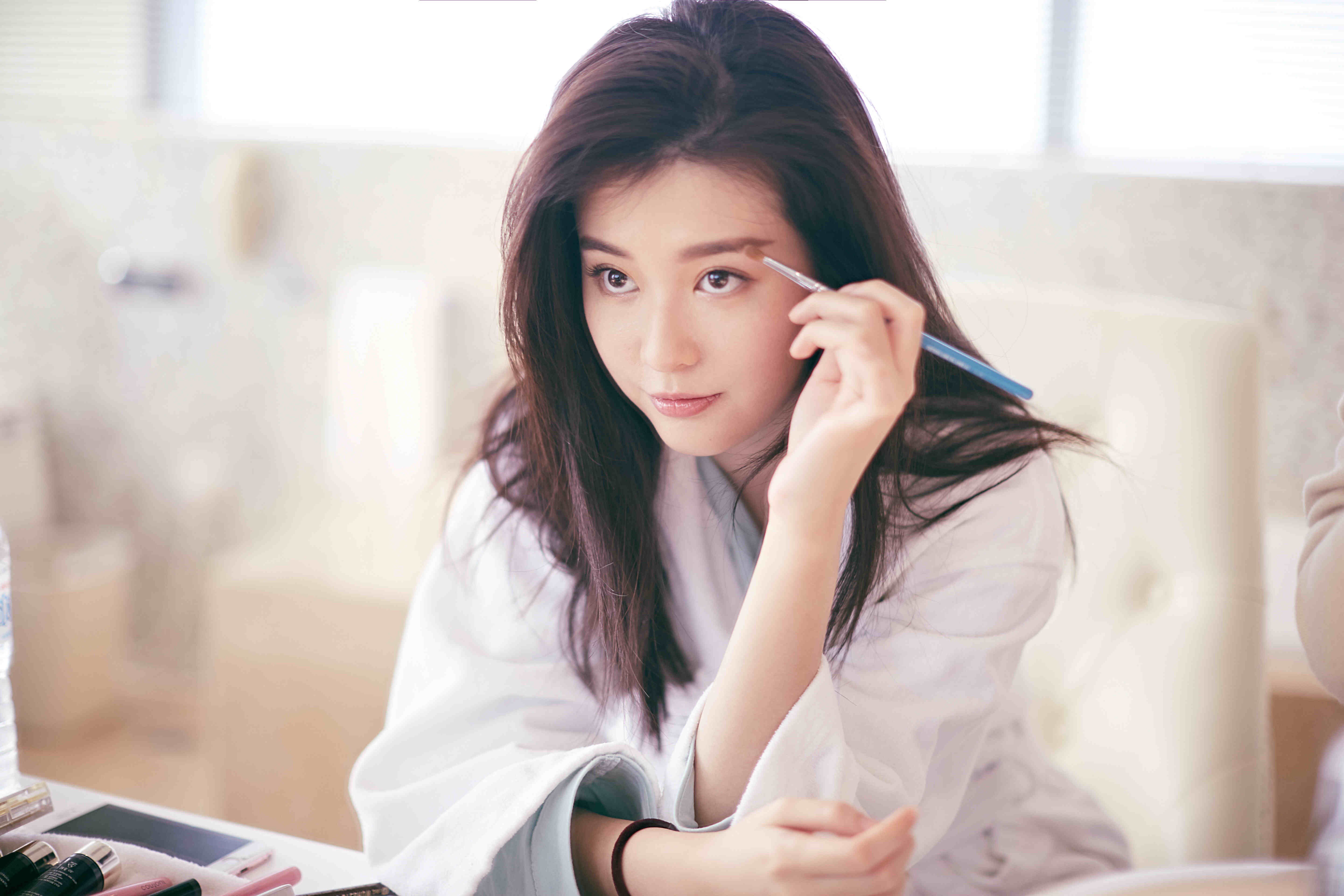  p>乔欣,1993年11月23日出生于黑龙江省哈尔滨市,中国内地女演员,毕业