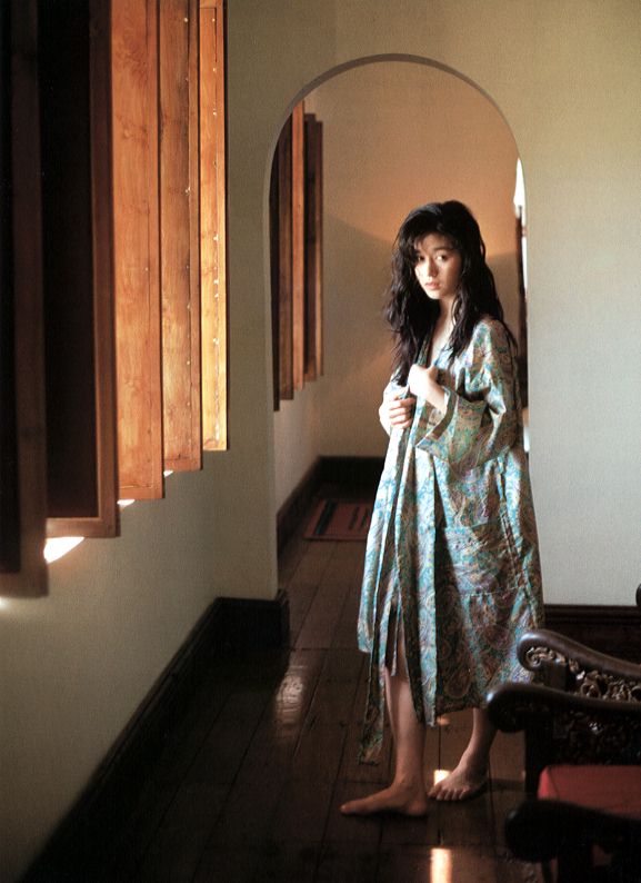  p>青山知可子(あおやま ちかこ),1966年7月7日出生于大阪府.