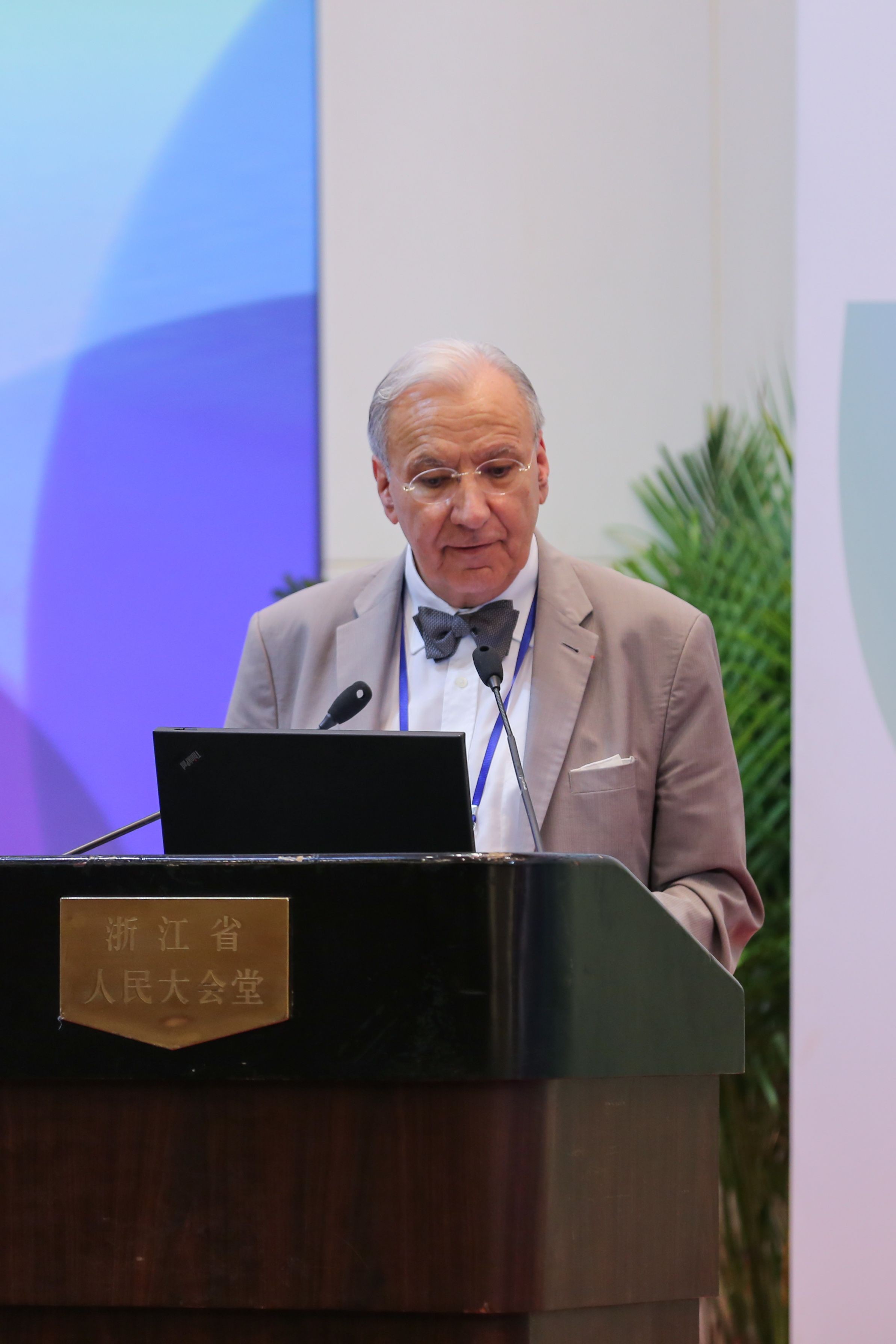 社会学家, a target="_blank" href="/item/巴黎第五大学/9732746"