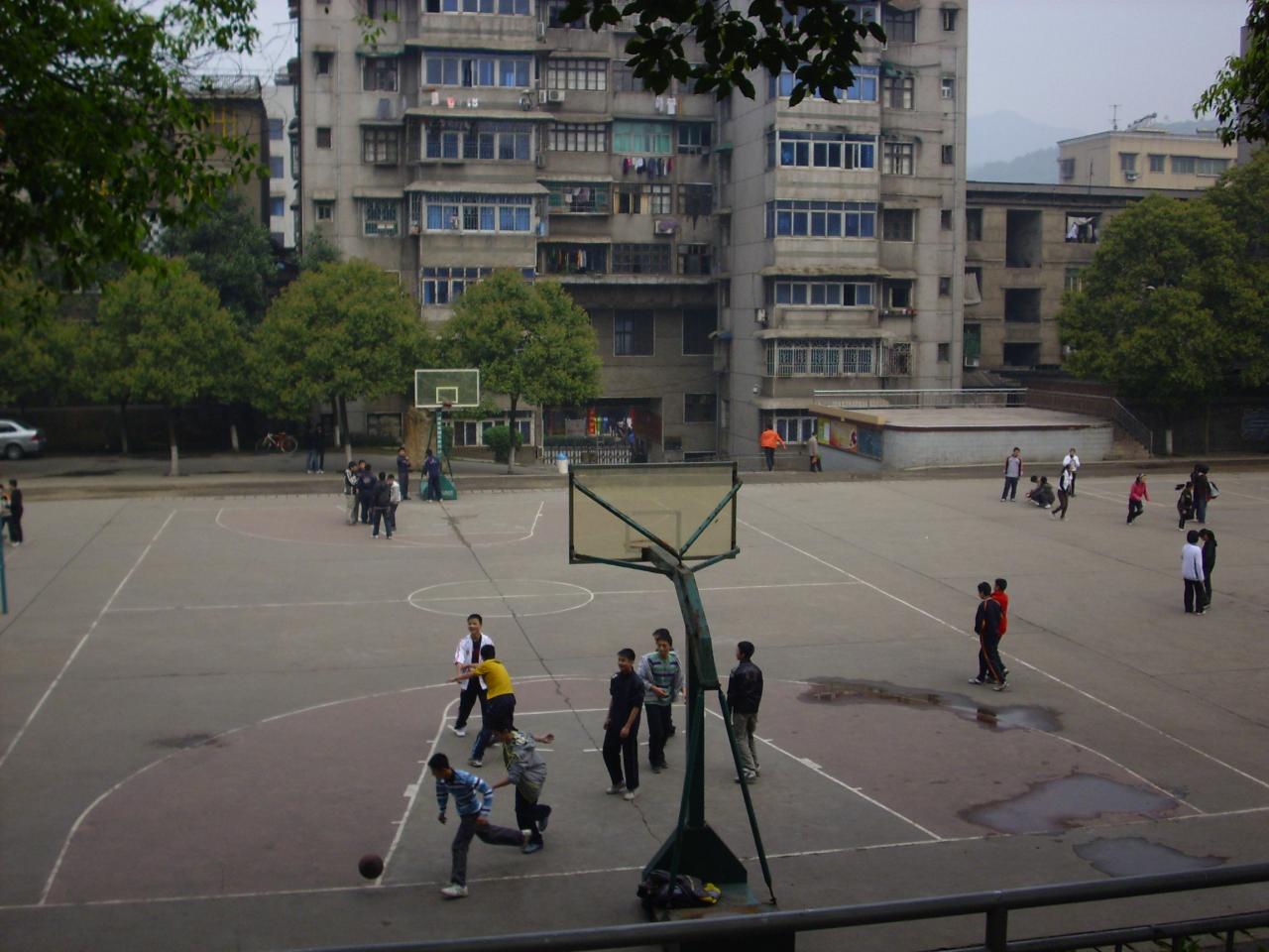  p>冷水江市第一中学创办于1956年8月,是娄底市首批示范性高级中学.