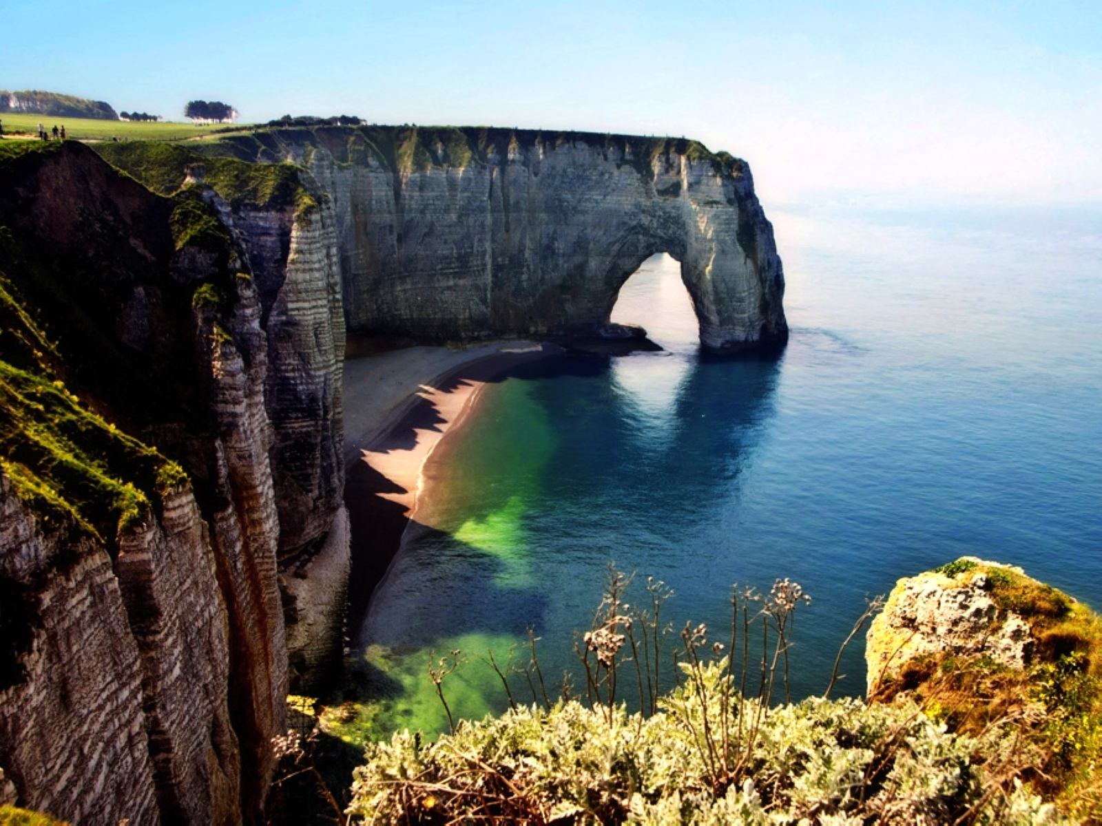  p data-id="go00l919os">法国象鼻山景区位于西北部海滨旅游小镇艾特