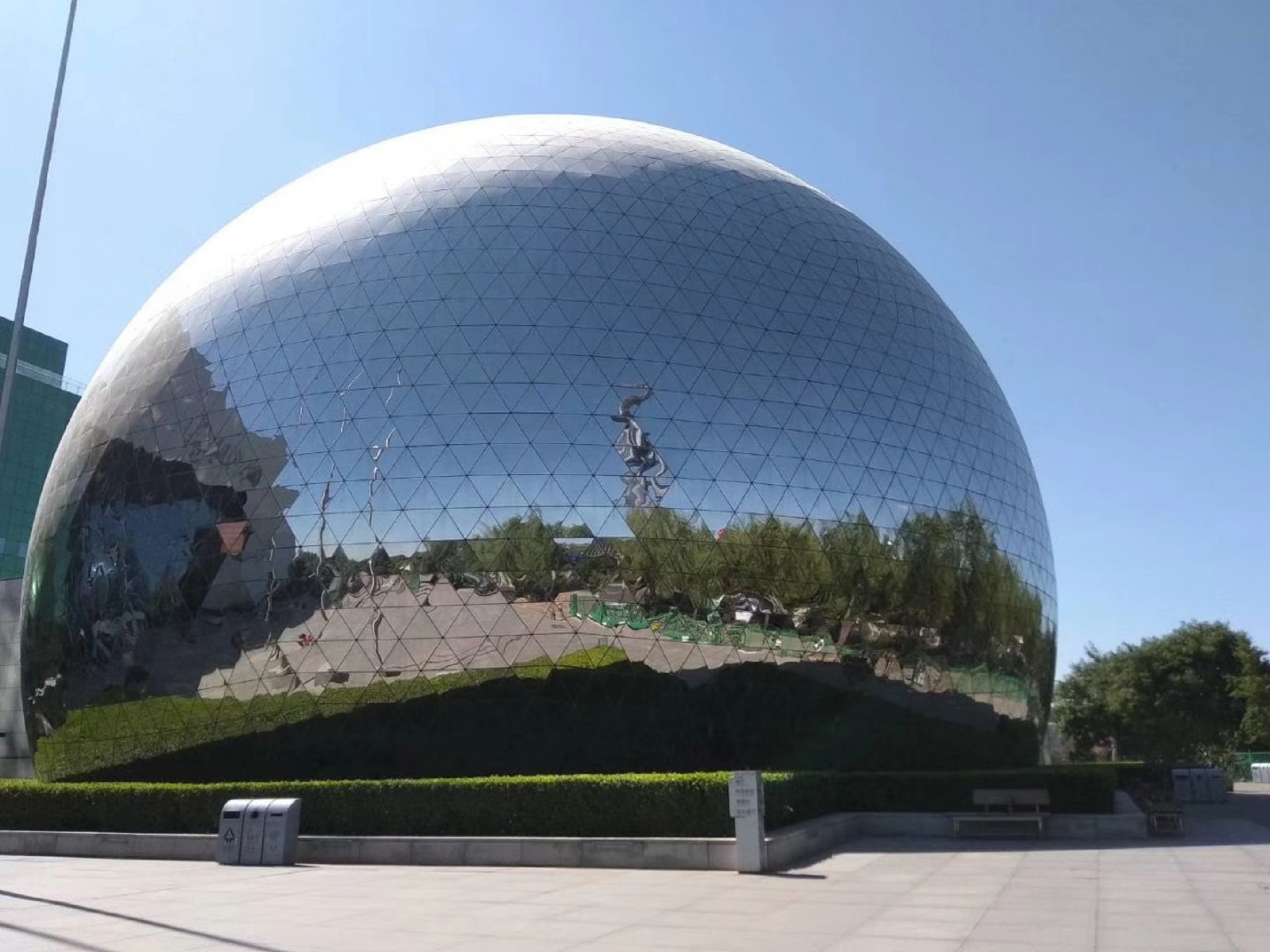  p>中国科学技术馆新馆位于朝阳区北辰东路5号,东临亚运居住区,西濒