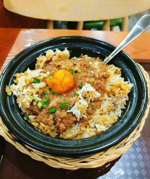马蹄咸菜肉饼煲仔饭