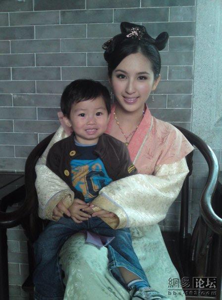  p>何傲儿,1988年9月27日生于中国香港,中国香港影视女演员,模特.